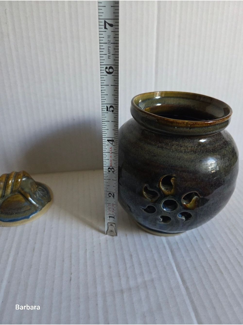 Vintage Handmade Garlic Bulb Stoneware Storage Keeper - Picture 9 of 10